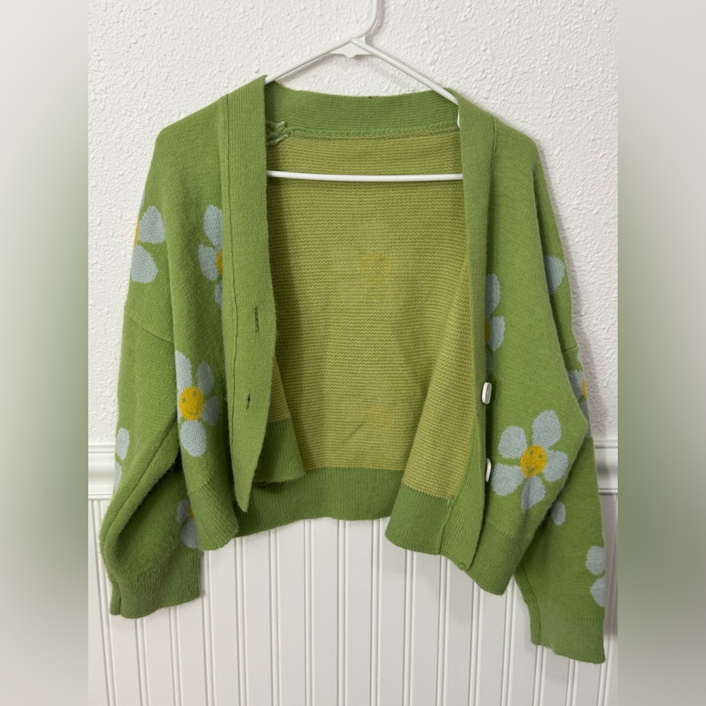 Floral Green Cardigan | Cottagecore Vibes | Size S | Great for Spring & Fall